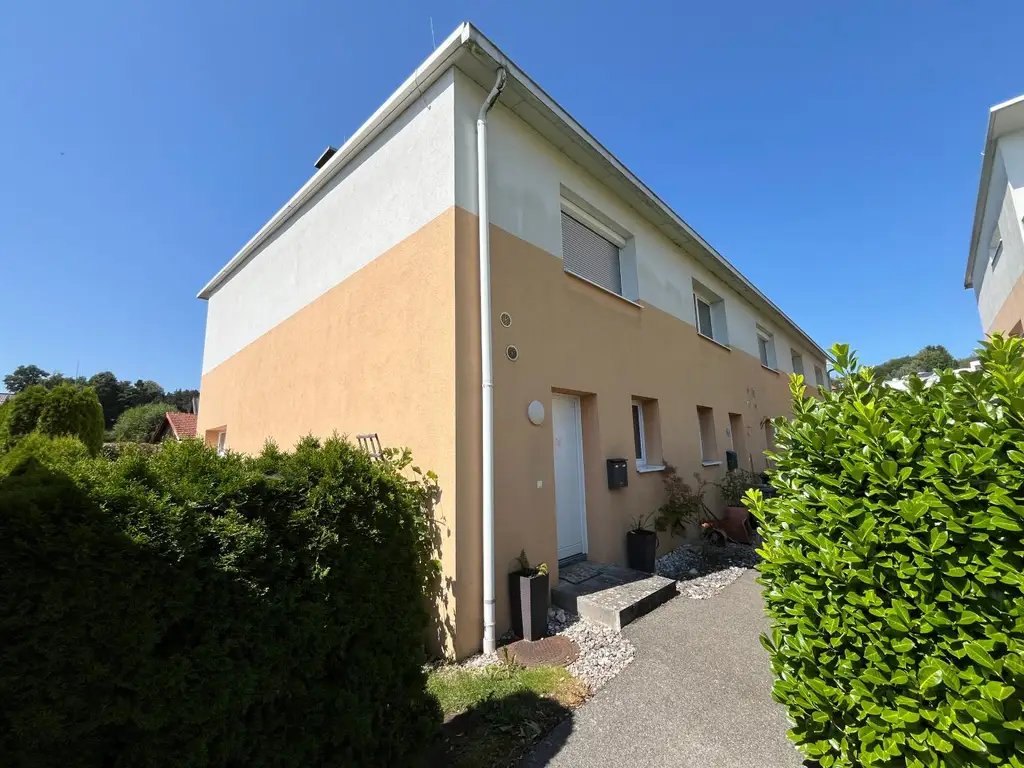 COMING SOON! DEM ATTERSEE SO NAH! Leistbares Passiv-Eckreihenhaus mit sonnigem Eigengarten und Einzelgarage im Zentrum von Seewalchen am Attersee