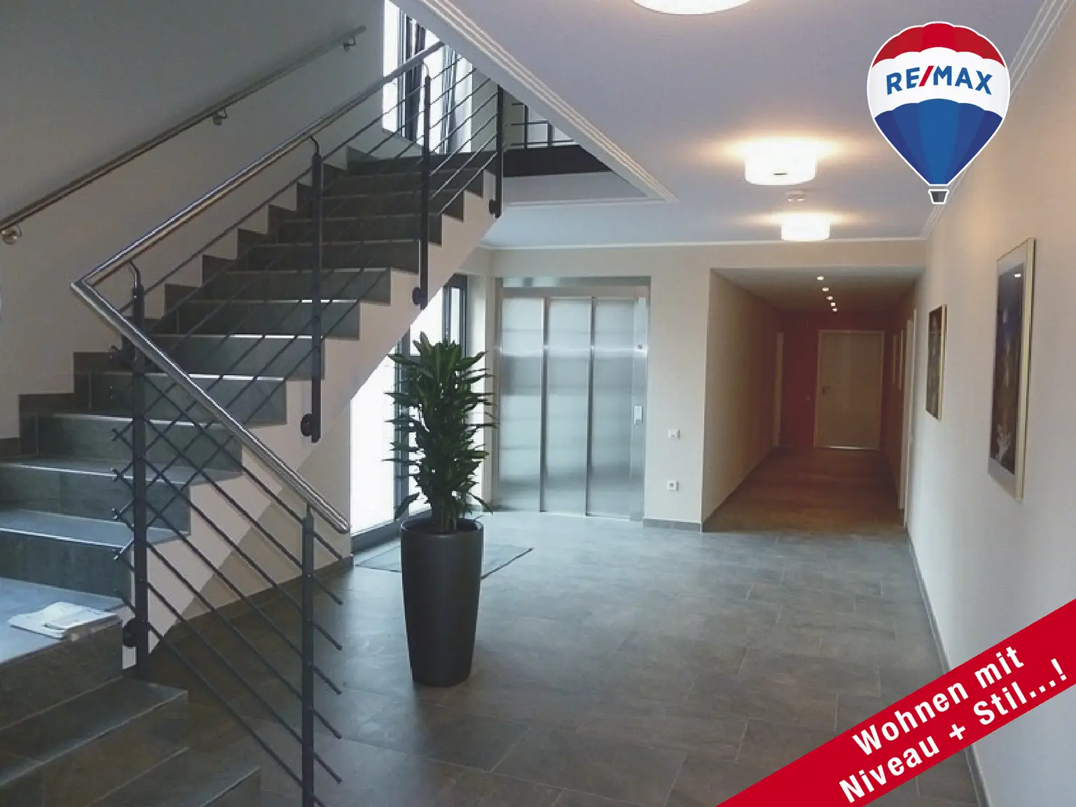 Großzügige 3-ZKB-Wohnung 
in zentrumsnaher Lage 
mit BALKON + GARAGE zum KAUF...!