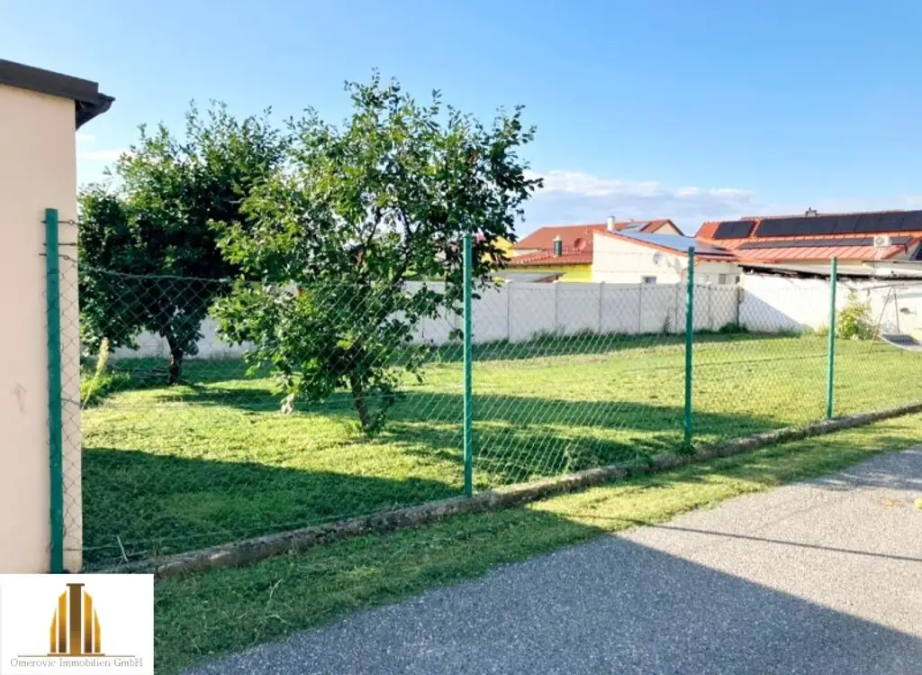 Hübsches, gepflegtes und ebenerdiges Landhaus mit uneinsichtigem Innenhof, großem Garten und Garage, in Seefeld im Weinviertel, Nähe Hollabrunn!
