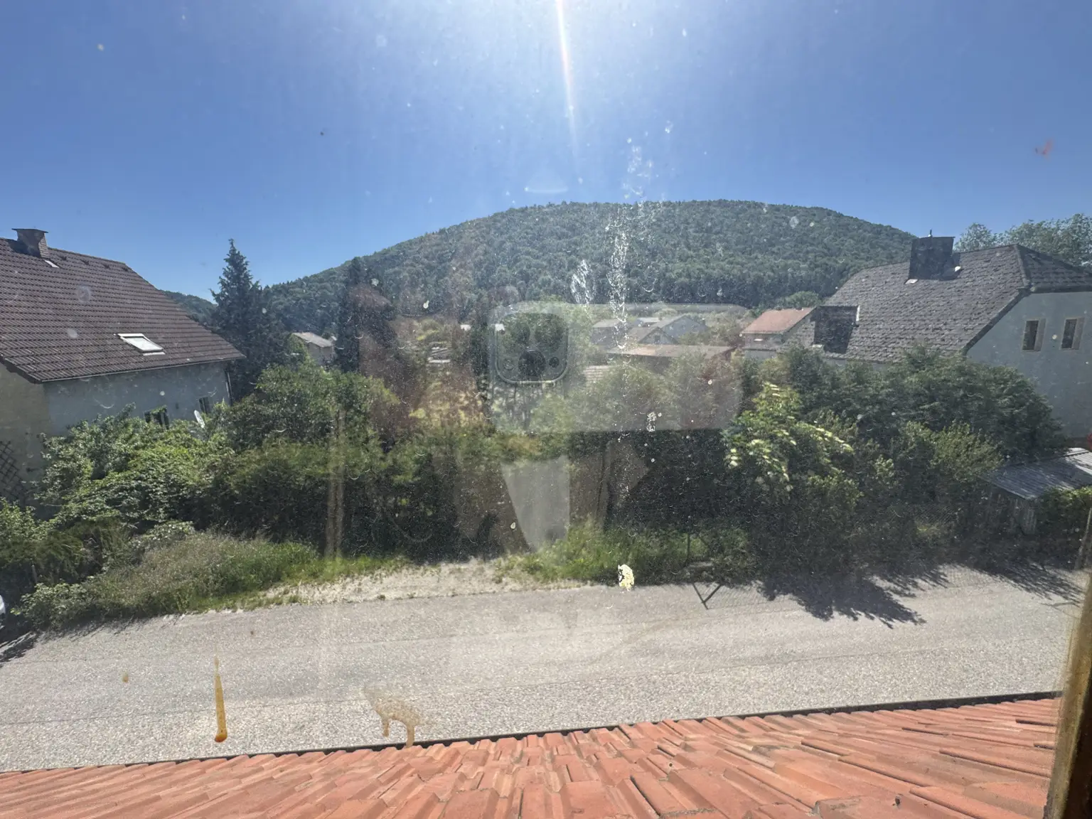 Blick aus dem Fenster im DG