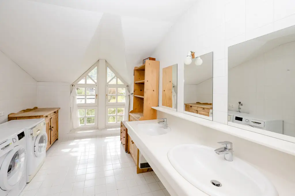 Ihr Zuhause am Mondsee – charmanter Altbau auf großzügigem Sonnengrundstück