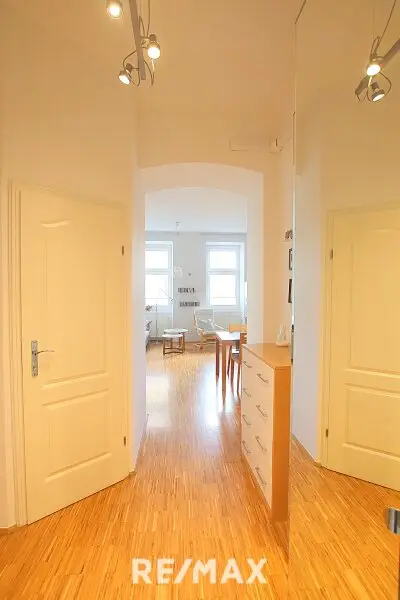 Wunderschöne Altbauwohnung - 2 Zimmer mit perfektem Grundriss, barrierefrei!