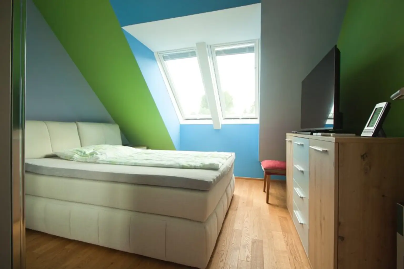 Exklusive 4-Zimmer Dachgeschosswohnung | private 39 m² Dachterrasse & Terrasse auf Wohnebene | Klimaanlage