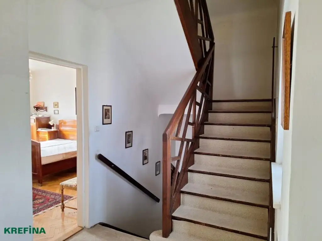 Rarität - Dekorativer Fassadenschmuck aus den 1930er Jahren - Nahe Maurer Wald und Lainzer Tiergarten