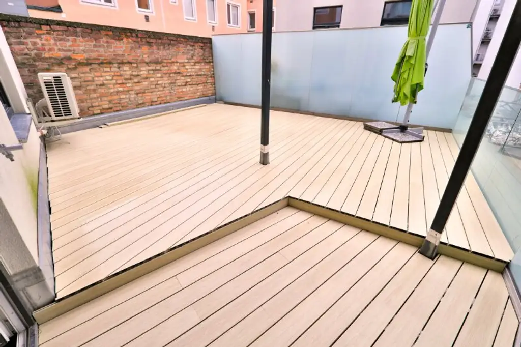 SIEBENBRUNNENPLATZ: Wohnküche + 2 Zimmer + 32 m² Terrasse (neben neuer U2-Station Reinprechtsdorfer Straße)