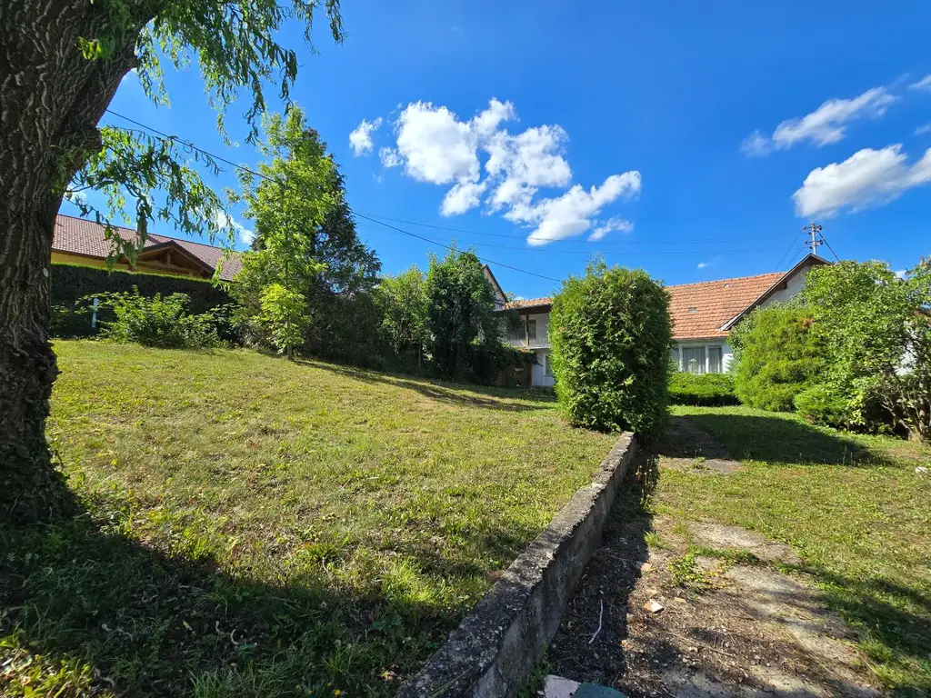 Schönes Grundstück mit sanierungsbedürftigem Haus – ideal für Bastler und Visionäre