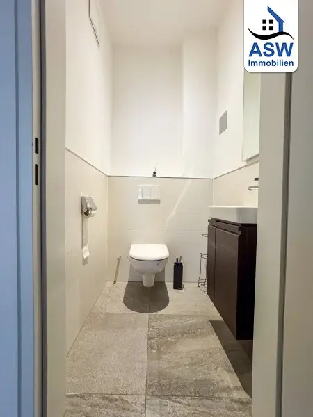 Perfekte Lage!! Top-moderne Altbauwohnung mit Balkon und Sauna in der Hauptstraße