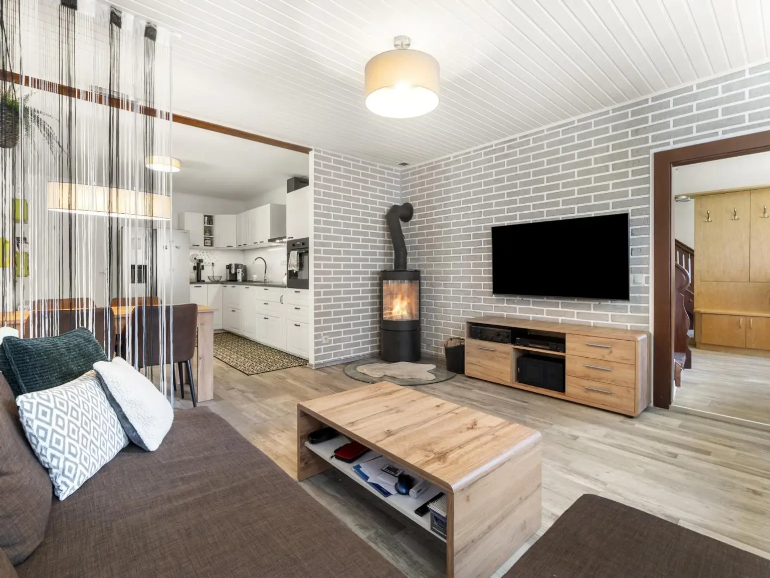 Wohnzimmer mit gemütlichem Schwedenofen