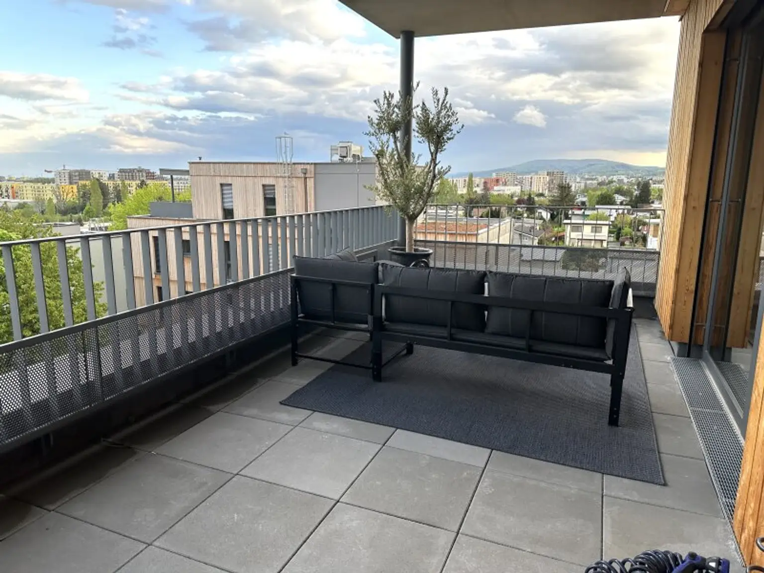 Wunderschöne & vollmöblierte 2-Zimmerwohnung in absoluter Ruhelage mit schönem Ausblick von großer Terrasse - en suite Badezimmer inklusive