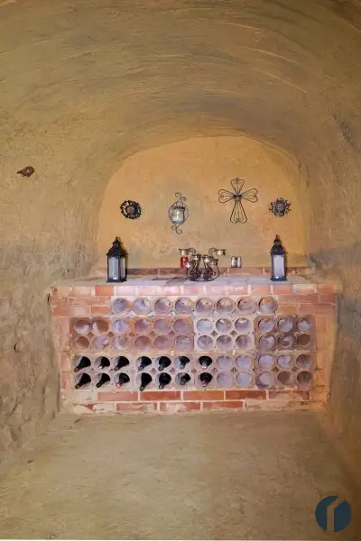 Detail am Ende der linken Kellerröhre