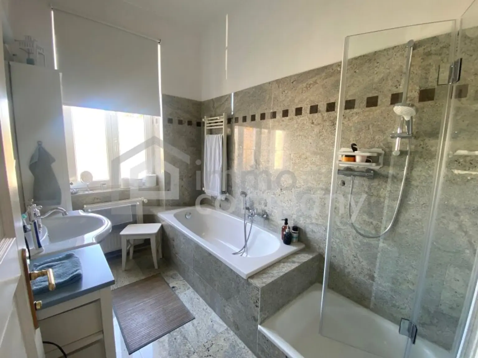 Altbau trifft Eleganz – 5-Zimmer-Wohntraum mit Charme und Stil