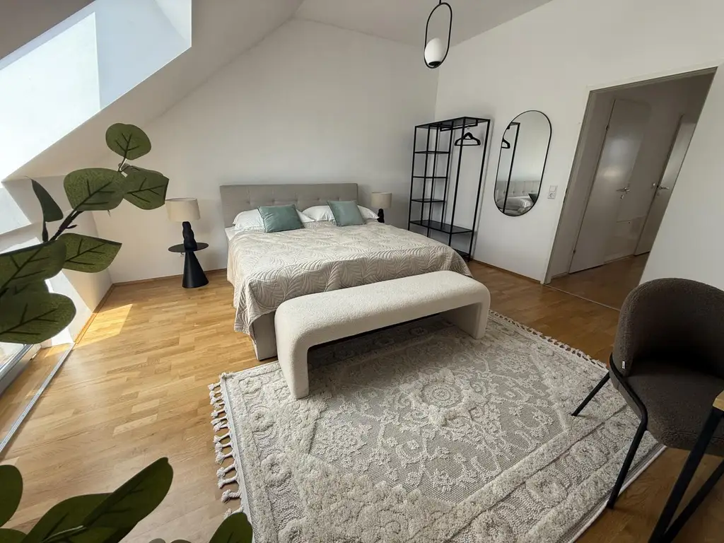 Exklusive Dachgeschoss-Wohnung in Top-Lage mit Terrasse und Schlossbergblick!  ++Videorundgang++