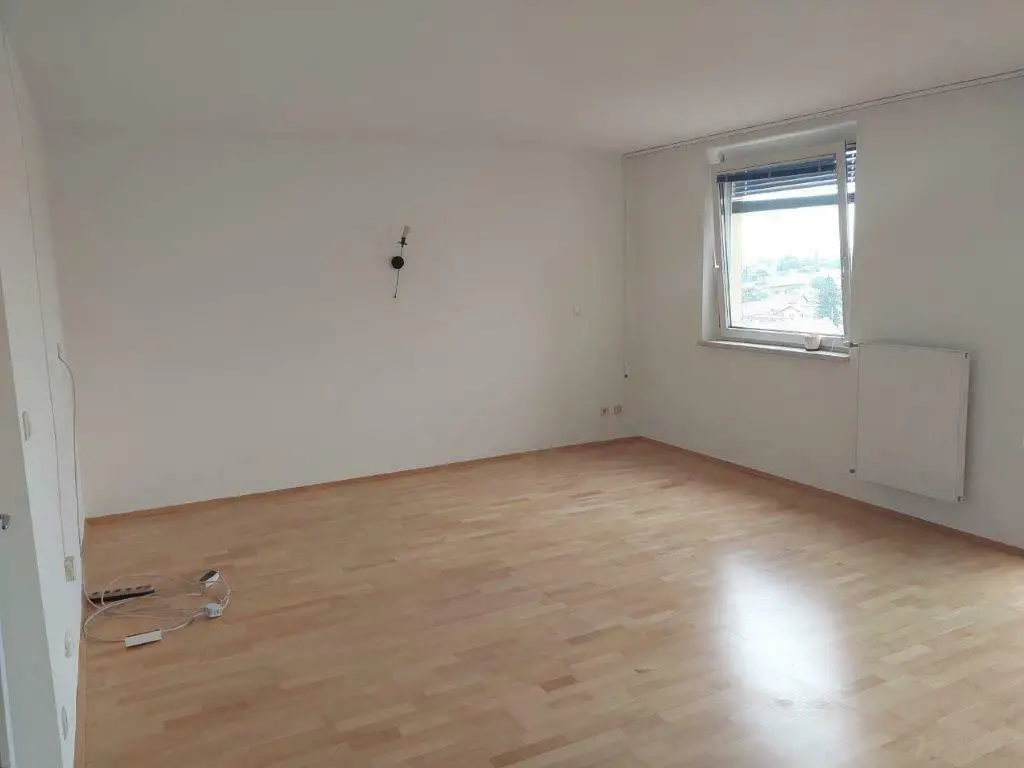 Stadtapartment mit West-Loggia und Parkmöglichkeit bei City-Park zu verkaufen!