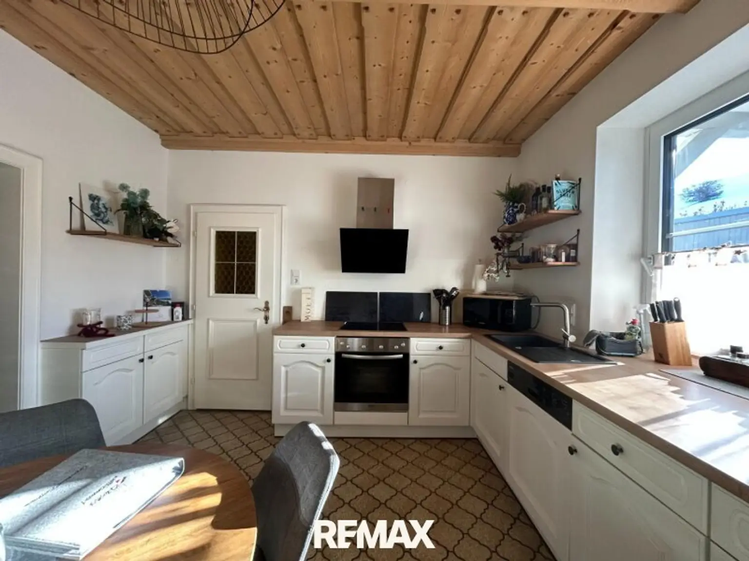 Küche mit Essbereich