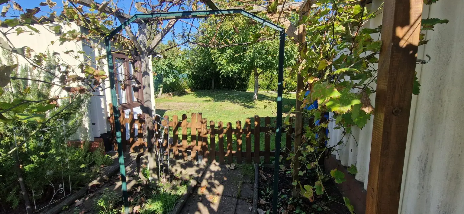 Charmantes, bezugsfertiges Haus mit Garten, Sommerküche und Gästezimmer