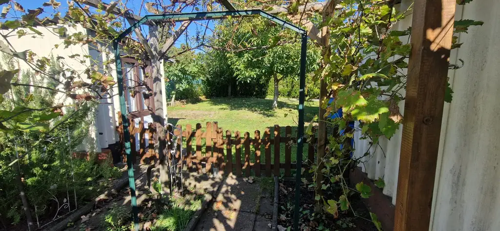 Charmantes, bezugsfertiges Haus mit Garten, Sommerküche und Gästezimmer