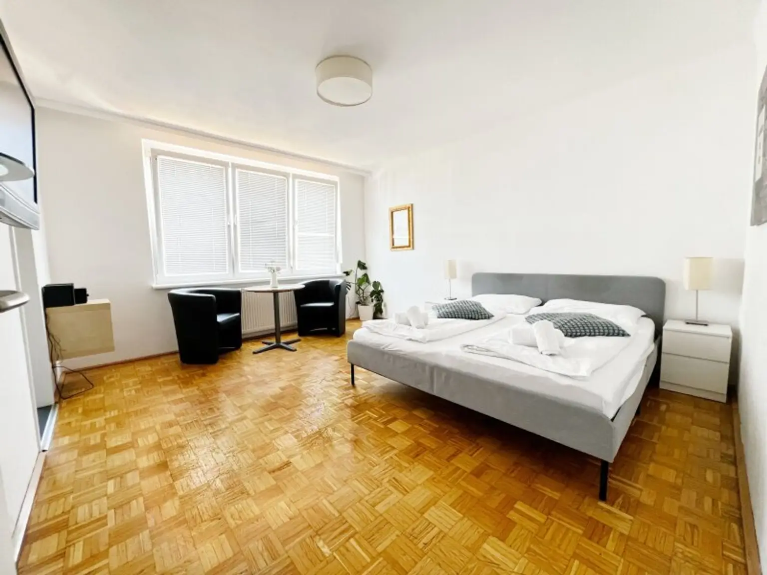 Helle Citywohnung mit Ausblick – Möbliertes 1-Zimmer-Apartment nahe Naschmarkt