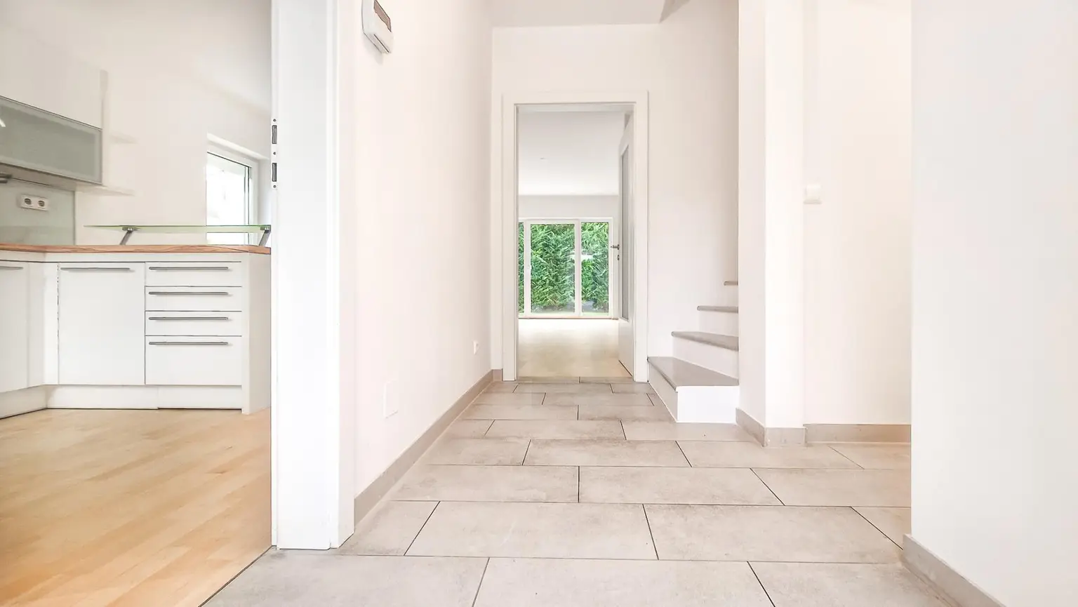 Niedrigenergie-Doppelhaushälfte in Mauer. 5 Zimmer, Terrasse, Garten und Autostellplatz