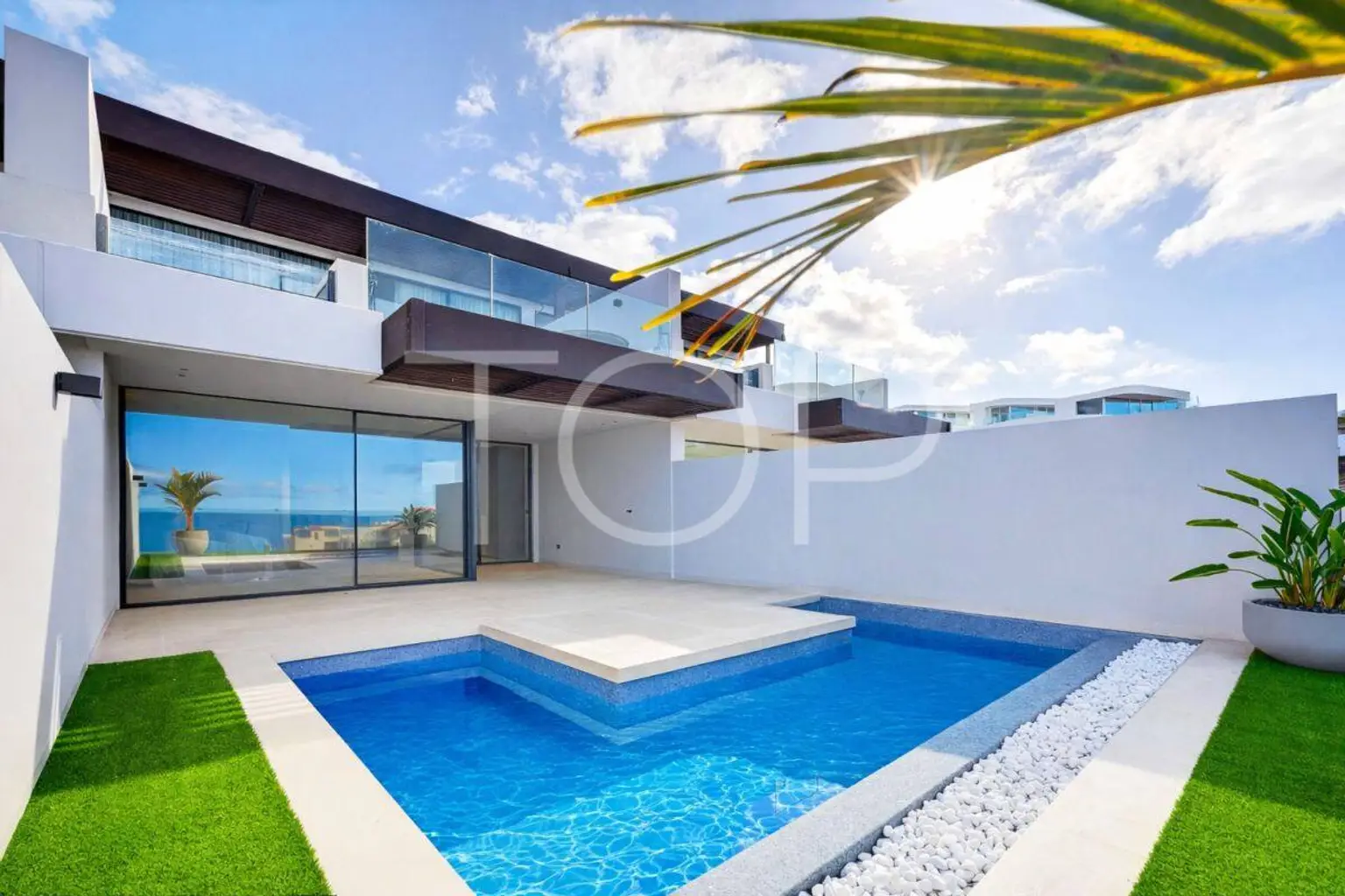 First occupancy apartment with sea view in the residential complex Iconic – Rokabella