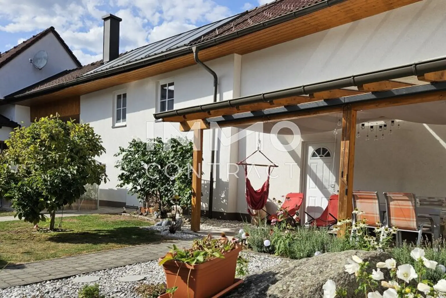 Innenhof mit überdachter Terrasse
