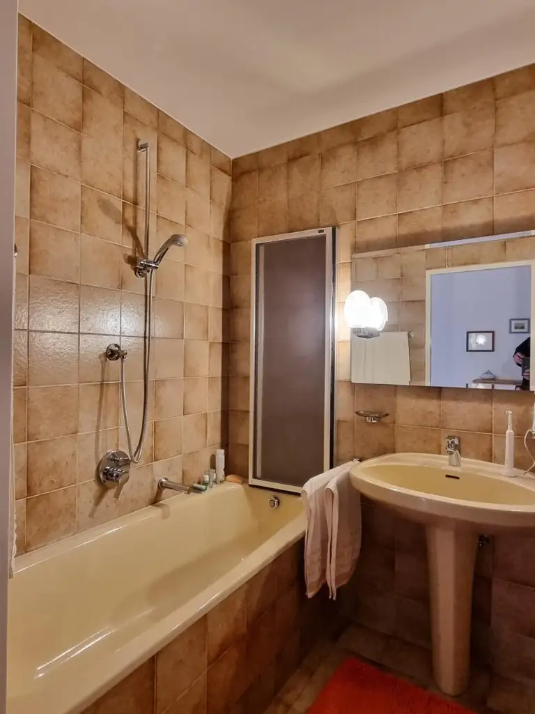 WOHNUNG  MIT  WOHNRECHT