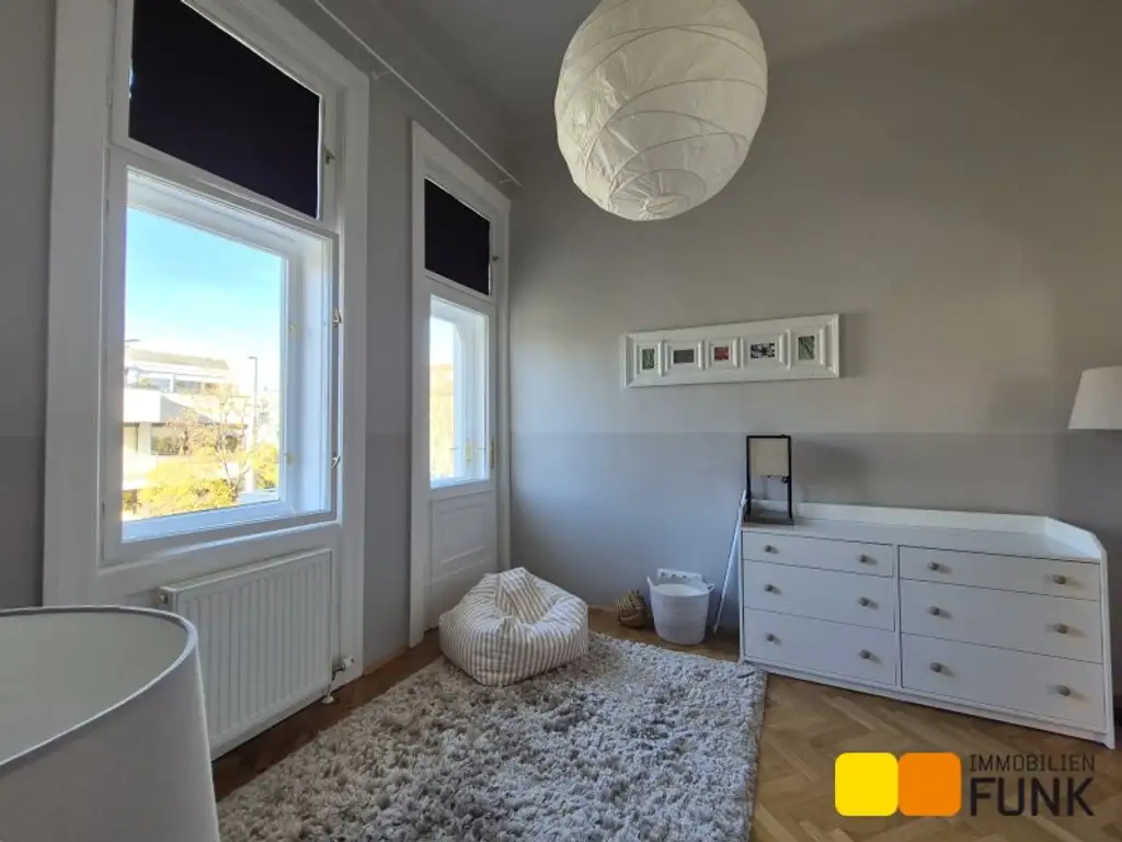 Herrschaftliche 5-Zimmerwohnung mit Balkon