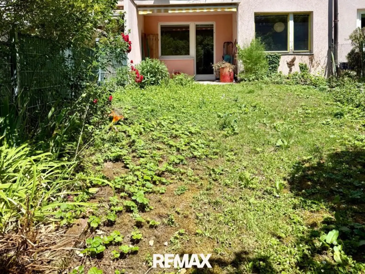 11 Blick vom Garten zur Wohnung