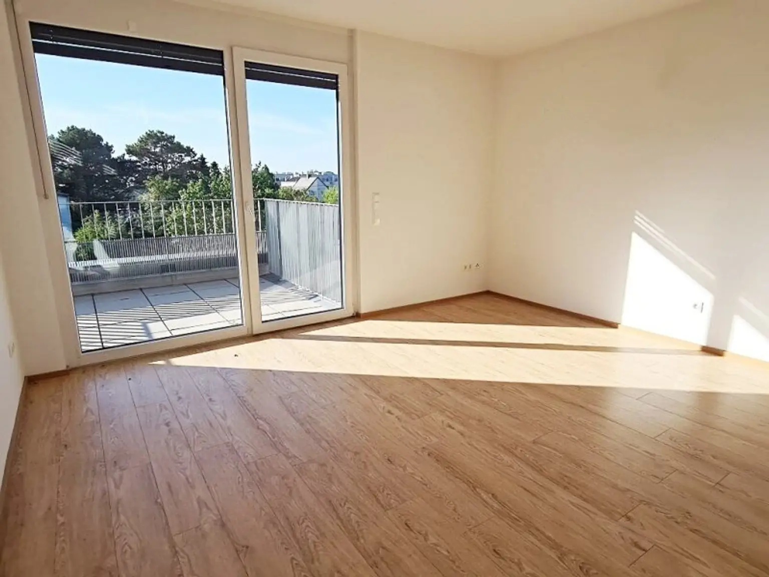 NEUBAU-RENDITEOBJEKT IM GRÜNEN, freier Mietzins, 10 Wohneinheiten mit Freiflächen, 5 Stellplätze, 748 m2 Grundstück, Aspern, U2-Nähe