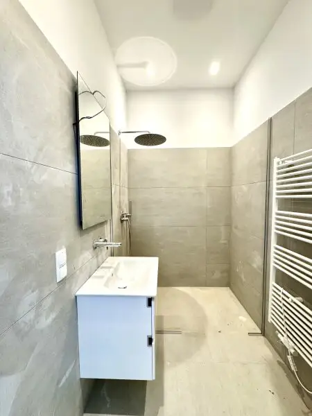 Altbau trifft Moderne: Sanierte 2-Zimmerwohnung in 1150 Wien