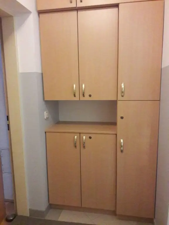 Top gepflegte, möblierte Garconniere mit Gebirgsblick in zentraler Lage, auch für Anleger!