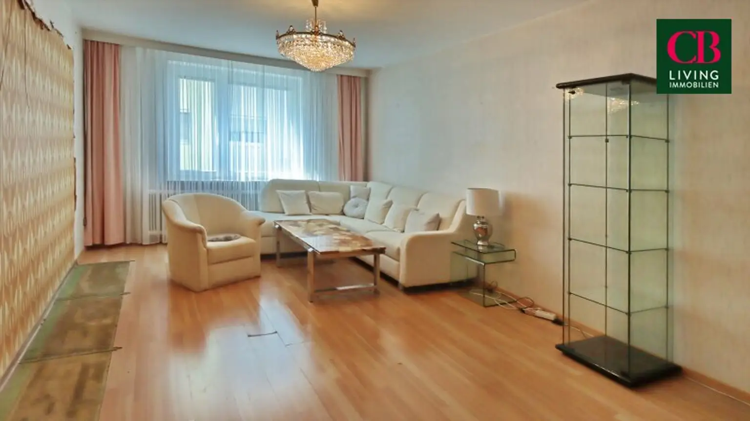 Schöne 3- Zimmer Wohnung in Ruhelage mit gepflegtem, üppig begrüntem Innenhof!
