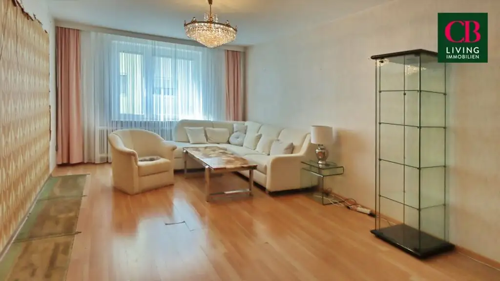 Schöne 3- Zimmer Wohnung in Ruhelage mit gepflegtem, üppig begrüntem Innenhof!