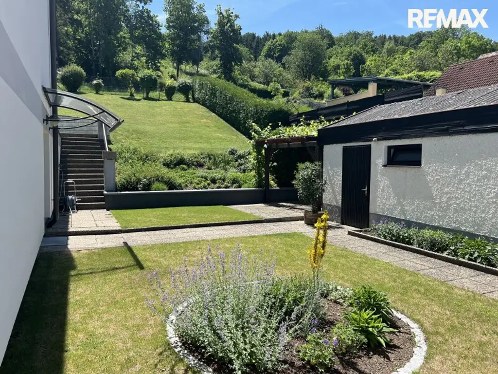 Burgblick! Charmantes Einfamilienhaus mit Garten, Terrasse und Wellnessbereich in Forchtenstein!