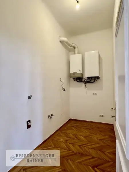 BELETAGE IN ALTHIETZING /// UNTER ST. VEIT /// GROSSZÜGIGE ALTBAUWOHNUNG
