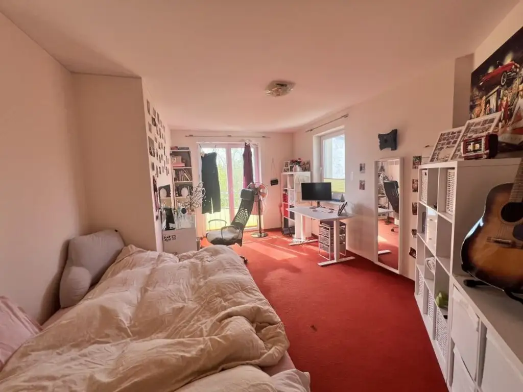 Moderne, zentrumsnahe Familienvilla mit großem Garten in gefragter Grünruhelage (!)