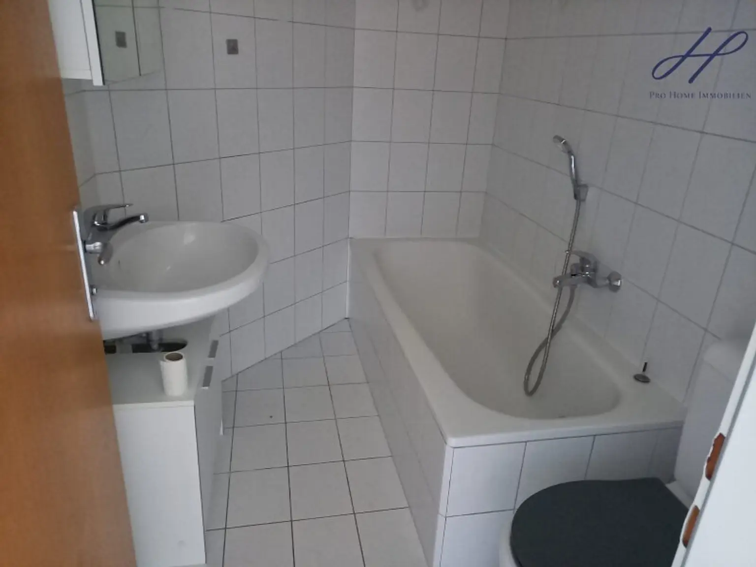 sonnige kleine Wohnung mit Garten