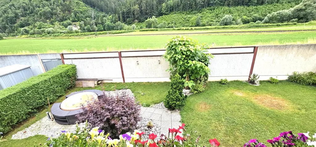 Charmantes Einfamilienhaus mit Garten, Balkon & Sauna