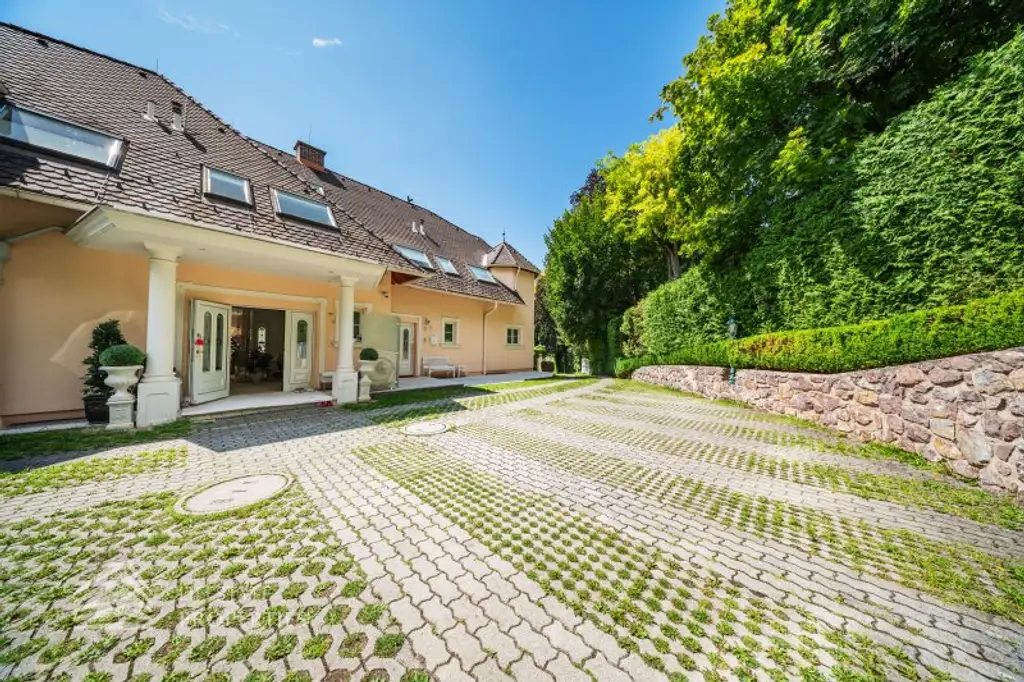 Beeindruckende Villa mit gepflegten Garten und Pool