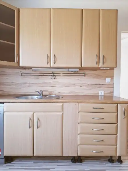 Sanierte  4 Zimmer Wohnung im Haus mit einem großen Garten