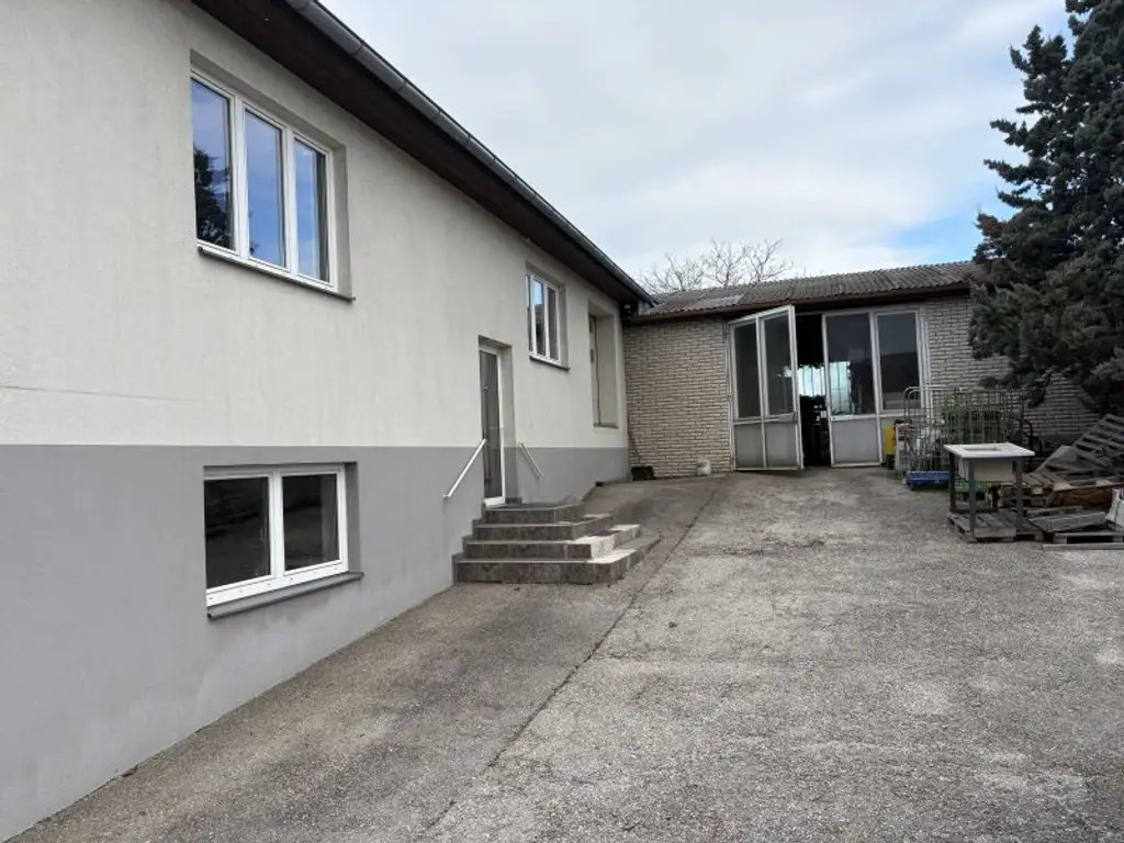 GEWERBEOBEKT MIT RENDITE-MÖGLICHKEIT: BÜRO - LAGER - WERKSTATT - STELLFLÄCHEN