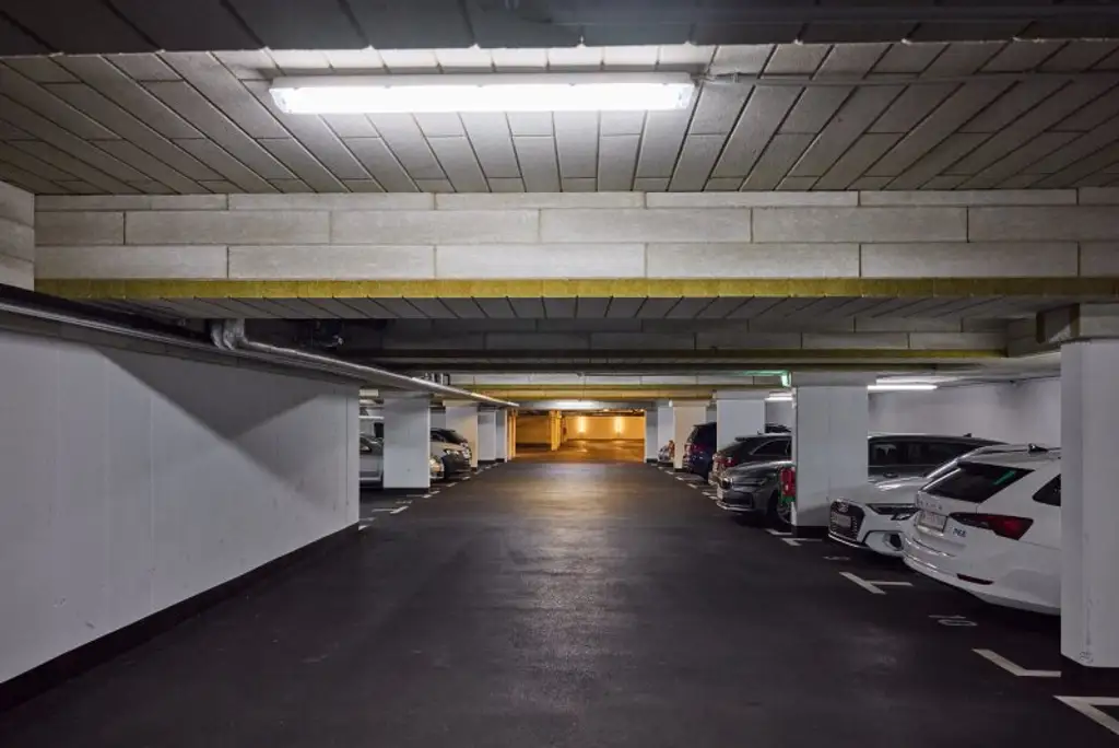 Sonnige 4 Zi Gartenwohnung in Ruhelage (S-Bahn Liesing Nähe) mit Garage