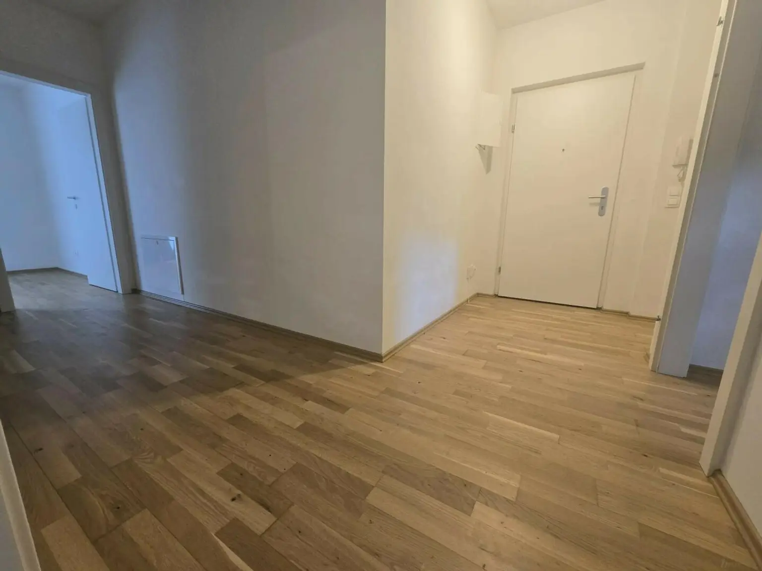 Wunderschöne Wohnung mit Balkon und TG - Hofseite!