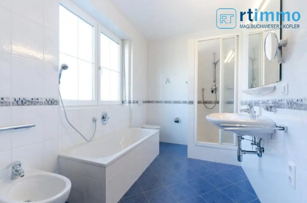 VIER ZIMMER | SCHÖNE UND HELLE TERRASSENWOHNUNG + 70 m2 DACHTERRASSE + GARAGE