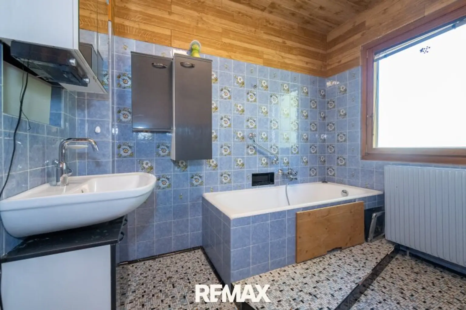 Badezimmer (EG)