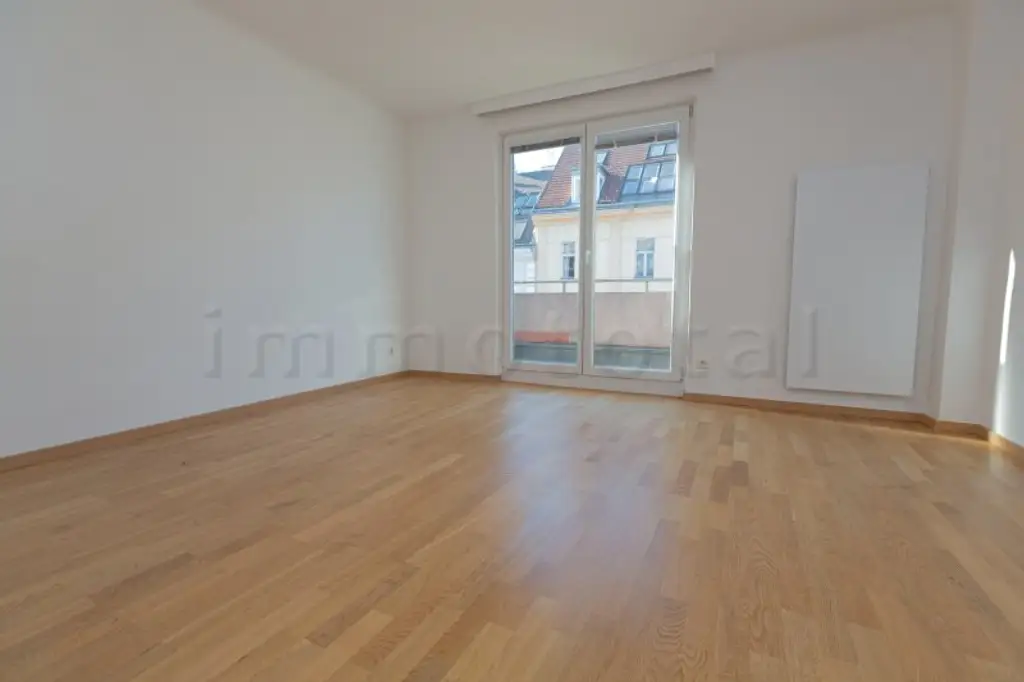 Fasanviertel - Neuadaptierte DG-Wohnung mit  9 m2-Westterrasse im 6. Liftstock
