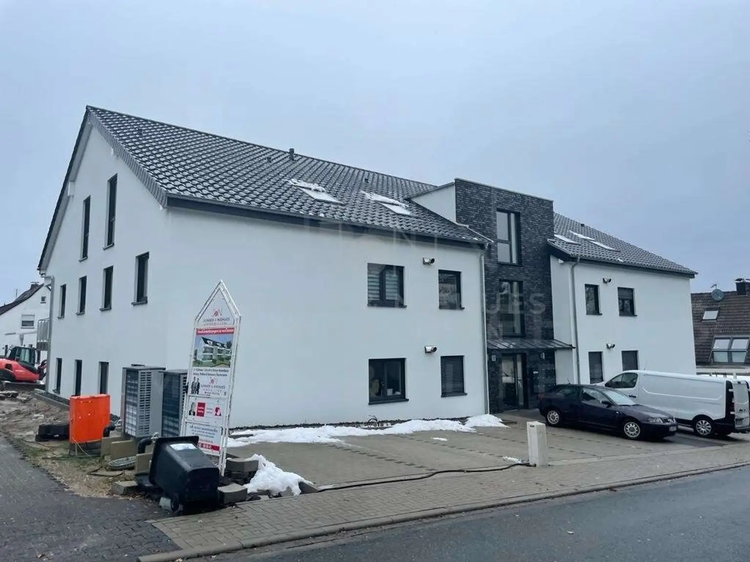 Aussenansicht Parkplatzseite