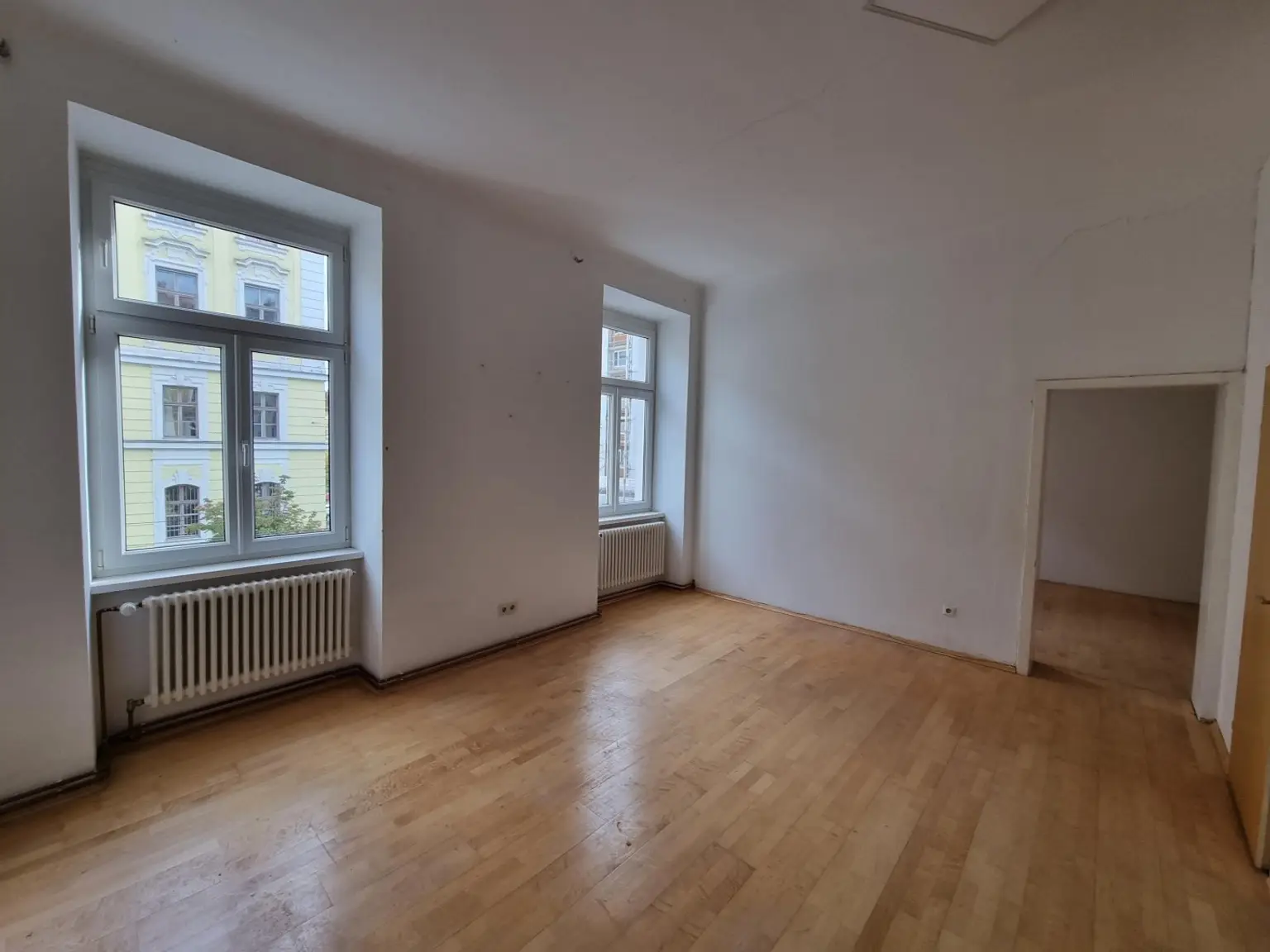 PROVISIONSFREI FÜR KÄUFER! 3-Zimmer-Altbauwohnung in St.Leonhard nahe den Ursulinen!
