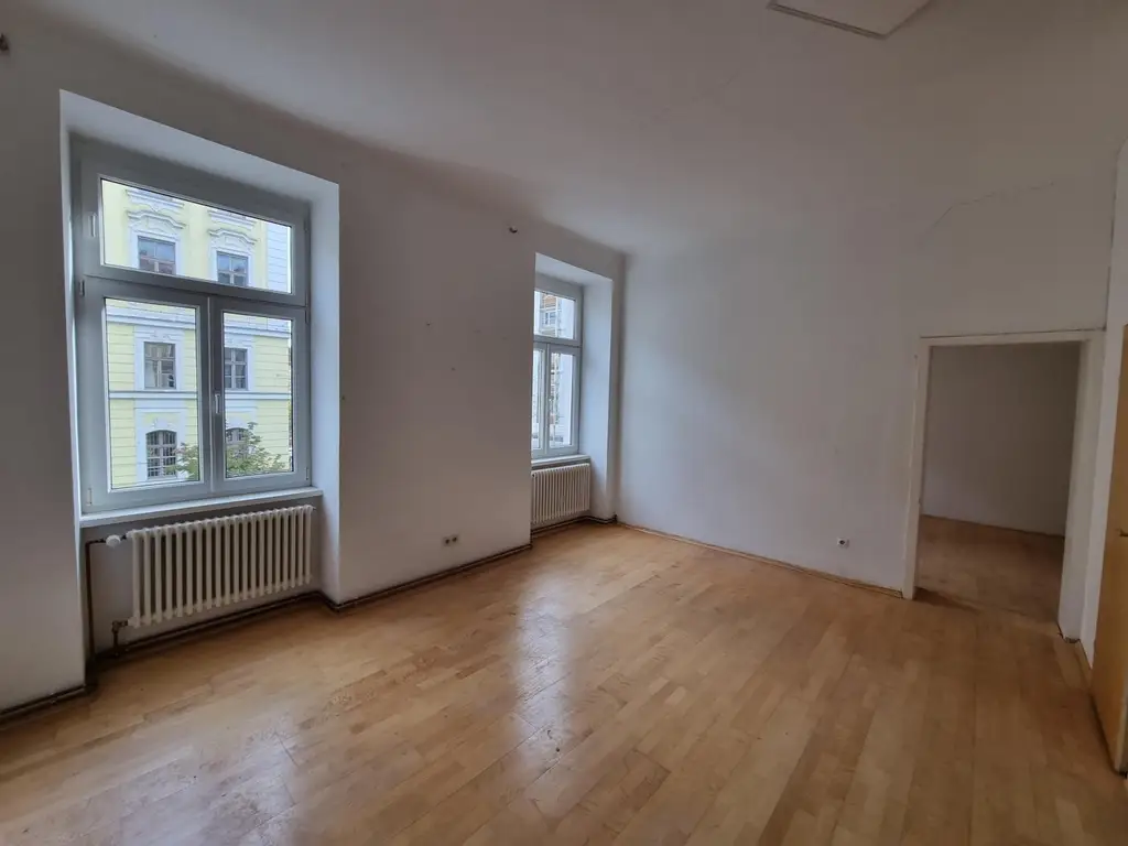 PROVISIONSFREI FÜR KÄUFER! 3-Zimmer-Altbauwohnung in St.Leonhard nahe den Ursulinen!