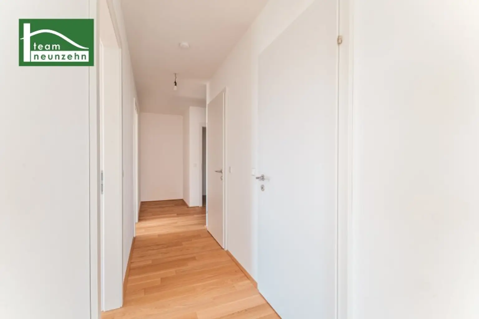 „Hirschfeld – Naturnah wohnen“ – Niedrig-Energie-Standard-Neubau in begehrter Grün-Ruhelage