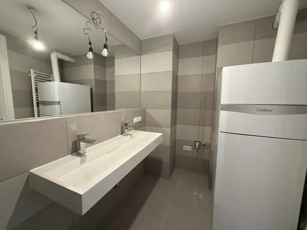 Traumhafte DG-Wohnung in 1020 Wien: 4 Zimmer, vollsaniert, Loggia & Luxusausstattung!